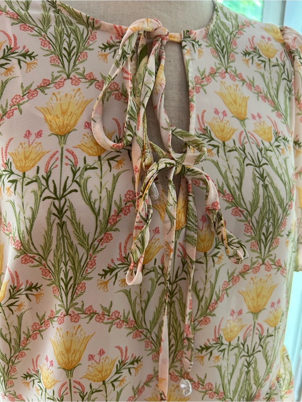 CeCe Yellow & Green Floral Tie-Front blouse. Medium - Picture 3 of 7